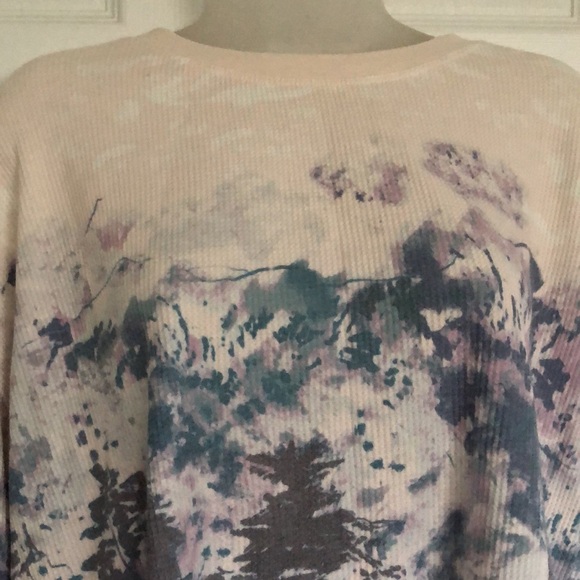 Anthropologie watercolor mountains henley thermal top Size L - Picture 3 of 8